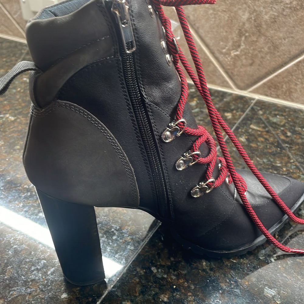 NIB Steve Madden Kare‎ Lace-up Boot Black and Red Size 9.5 Women - Picture 10 of 11